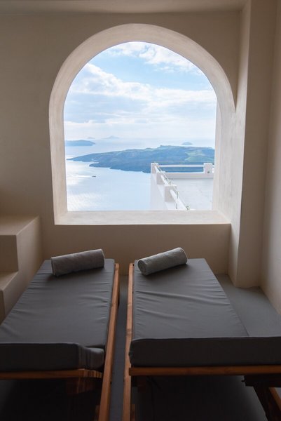 Caldera Cliff Illusion Suites 42