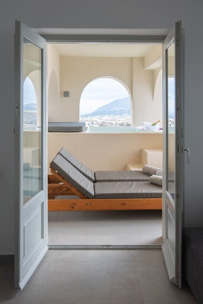 Caldera Cliff Illusion Suites 44