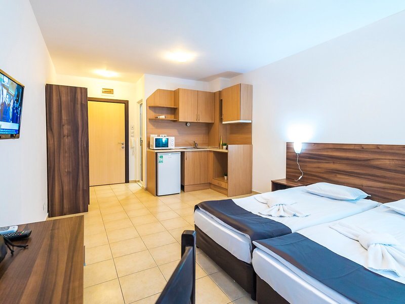 Admiral Plaza Apartments 20
