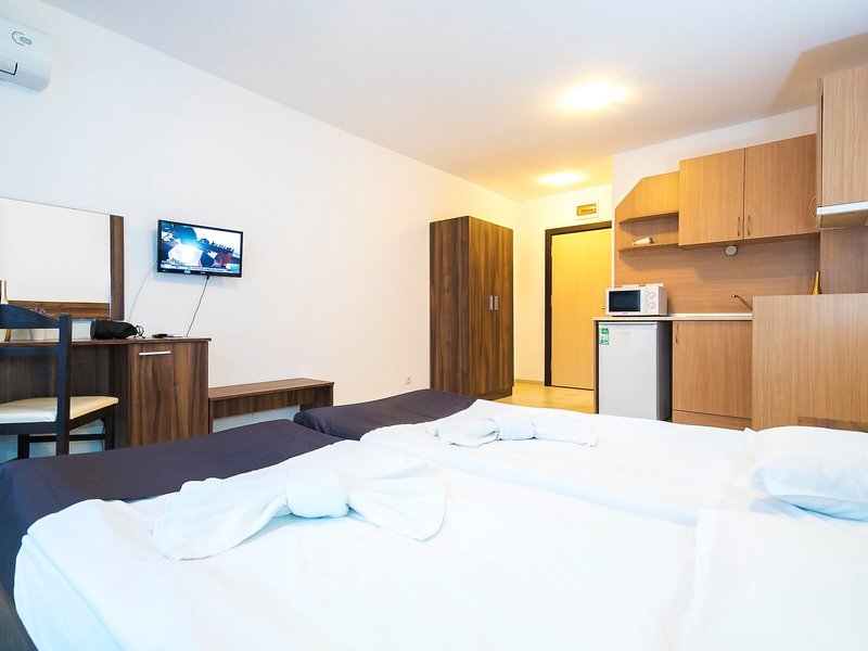 Admiral Plaza Apartments 24