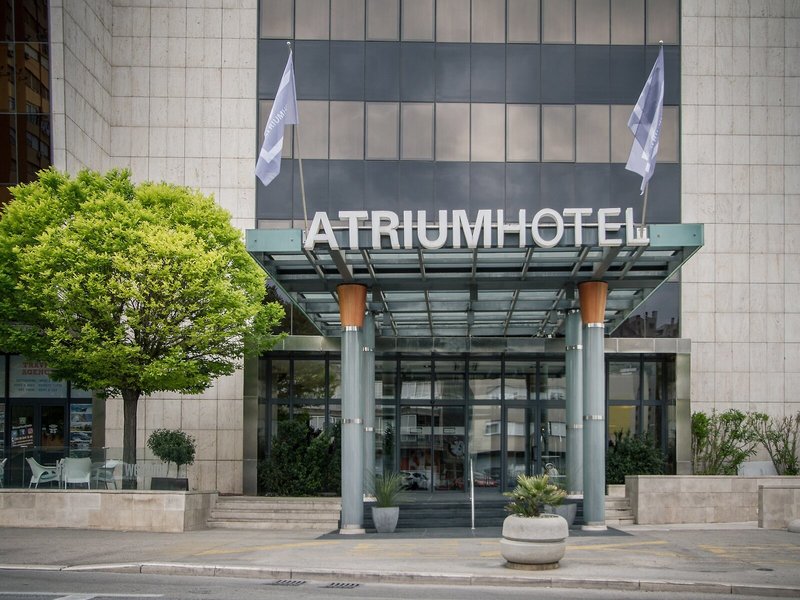 Atrium 4