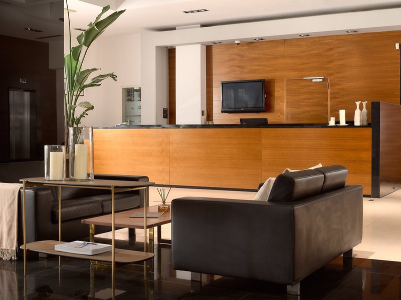 Atrium 10