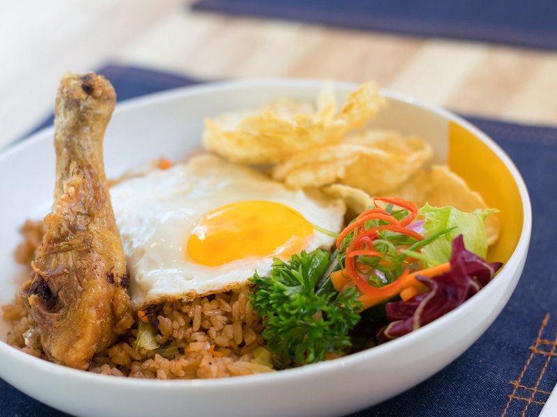 YELLO Hotel Kuta Beachwalk Bali 10