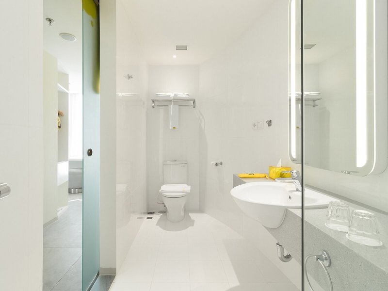 YELLO Hotel Kuta Beachwalk Bali 24
