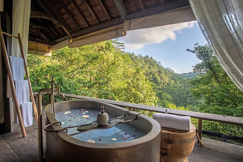 Buahan, A Banyan Tree Escape 4