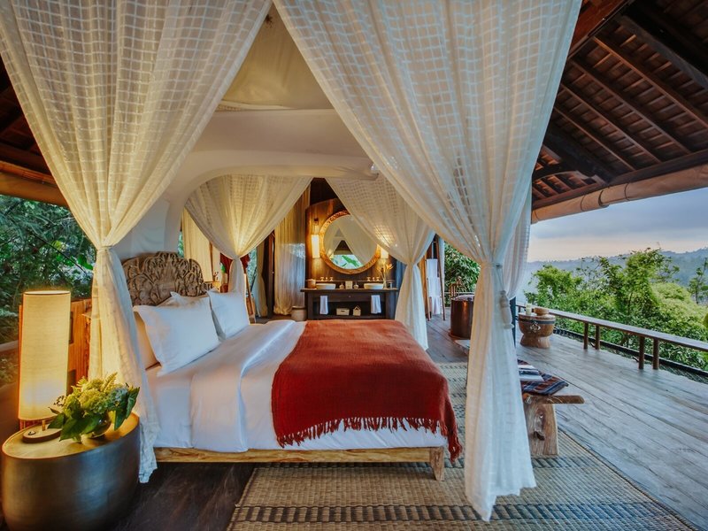 Buahan, A Banyan Tree Escape 28