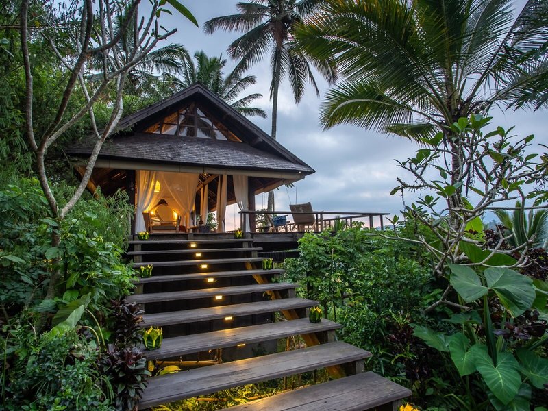 Buahan, A Banyan Tree Escape 33