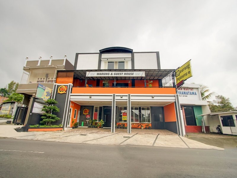 Guest House 180 by  OYO Rooms