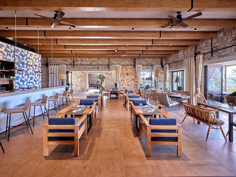 W Costa Navarino 24