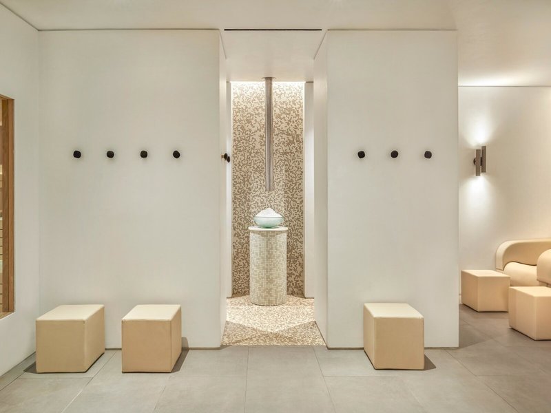 W Costa Navarino 50