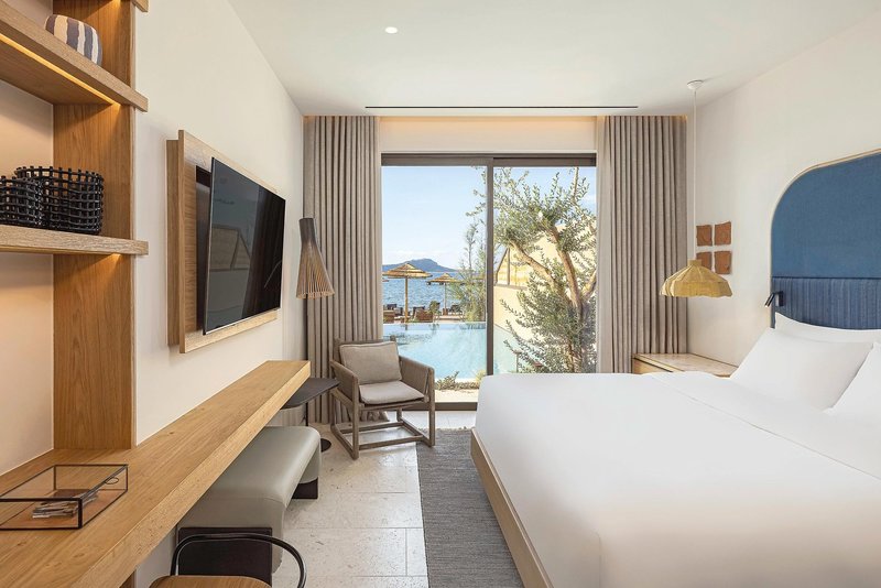 W Costa Navarino 18