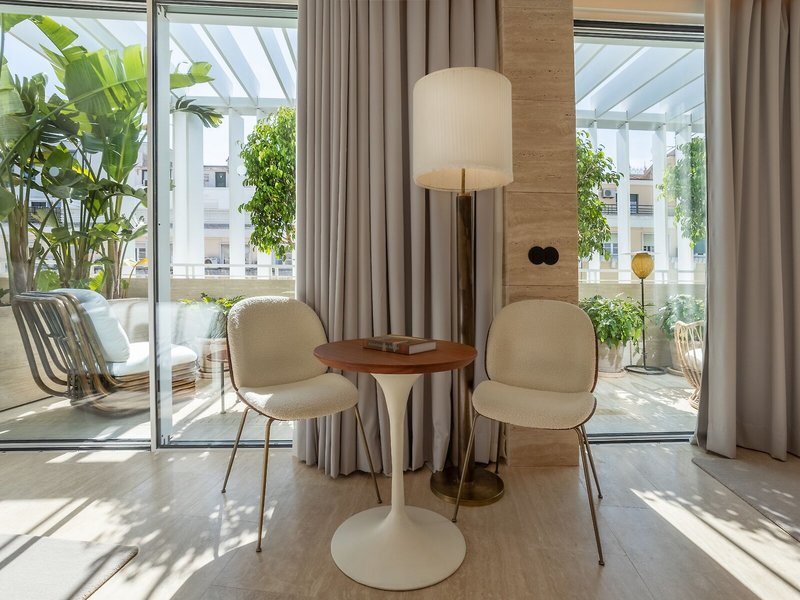 Browns Avenue Hotel 9