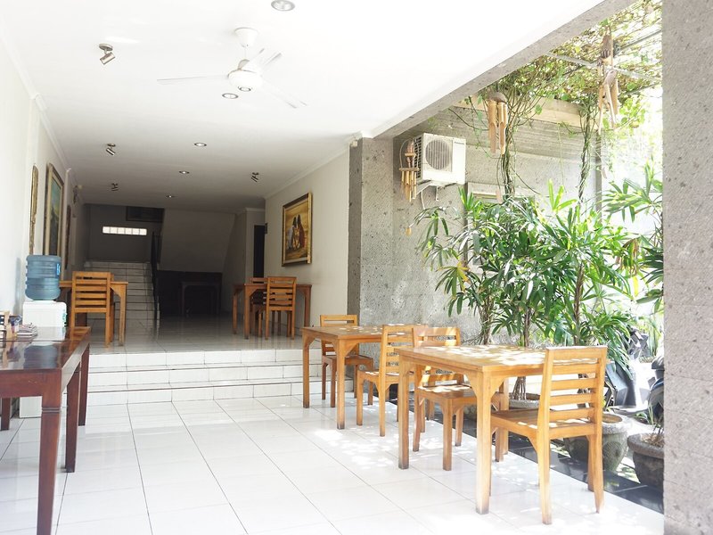 OYO 90082 Gana Inn Legian 6