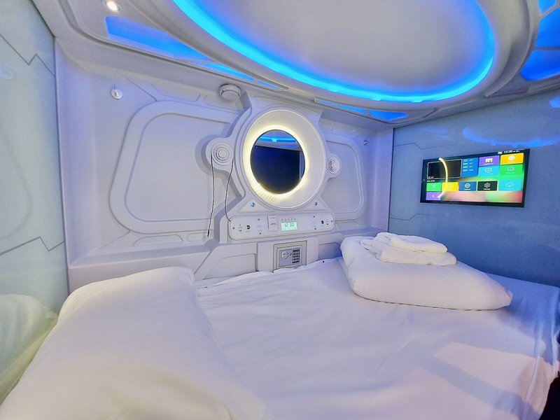 Atypicap Capsule Hostel 16
