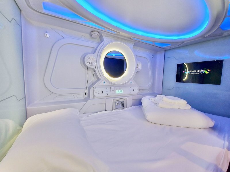 Atypicap Capsule Hostel 18