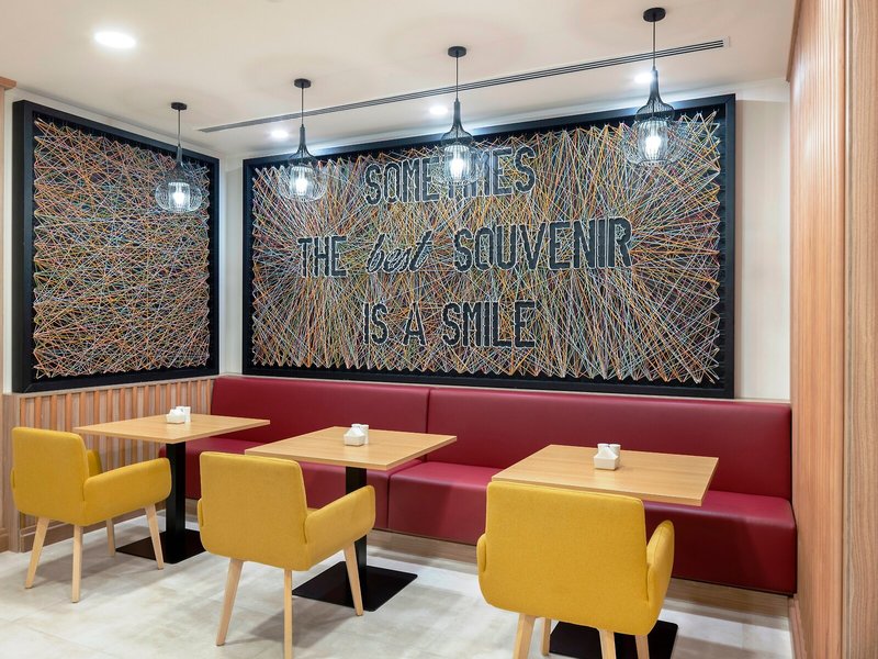 Hampton by Hilton Doha Old Town 10