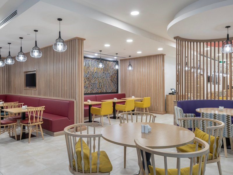 Hampton by Hilton Doha Old Town 12