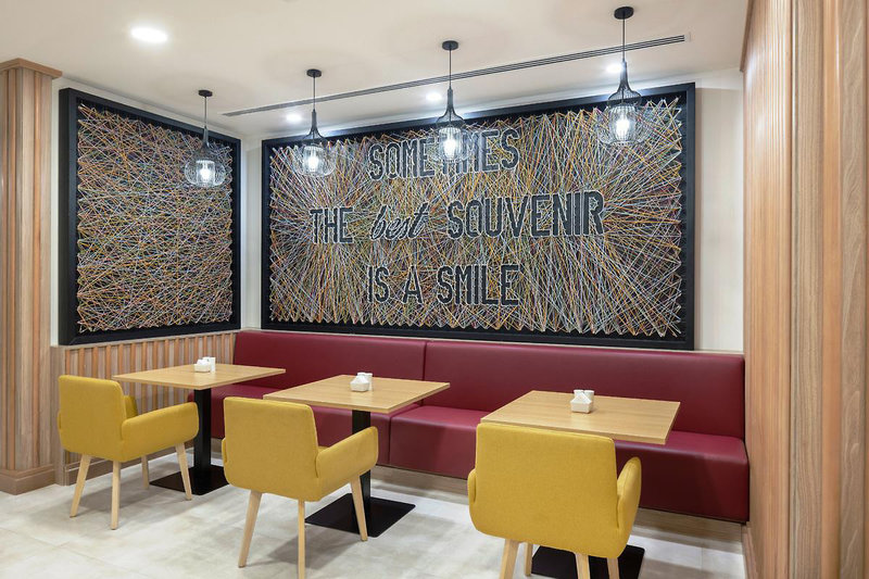 Hampton by Hilton Doha Old Town 10