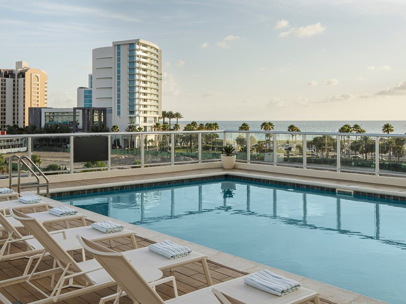 AC Hotel Clearwater Beach 8