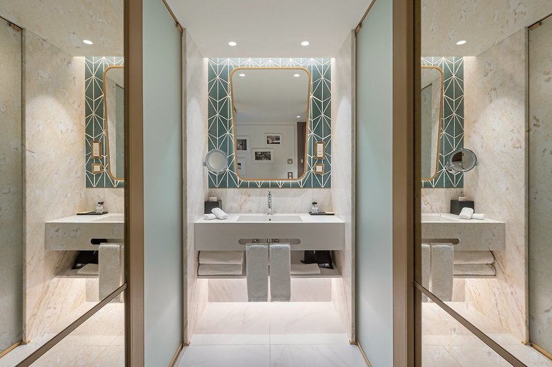 The Emerald House Lisbon, Curio Collection by Hilton 5