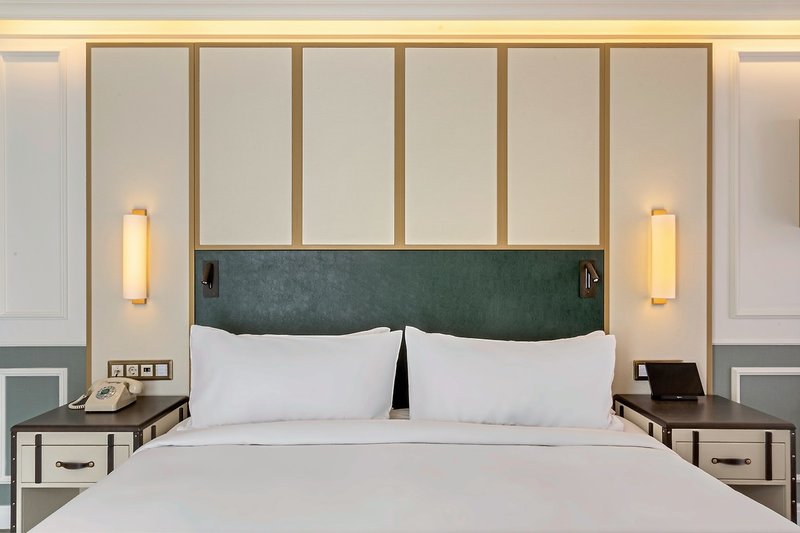 The Emerald House Lisbon, Curio Collection by Hilton 6