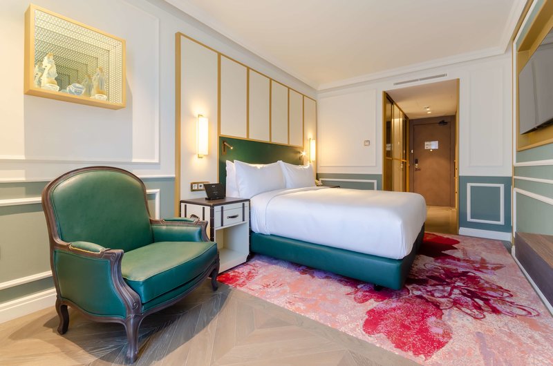 The Emerald House Lisbon, Curio Collection by Hilton 6