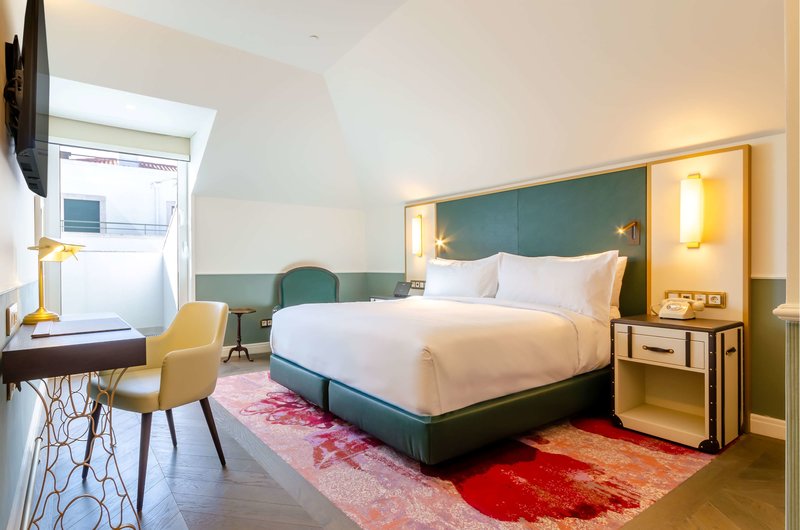 The Emerald House Lisbon, Curio Collection by Hilton 7