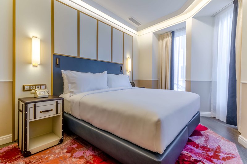 The Emerald House Lisbon, Curio Collection by Hilton 8