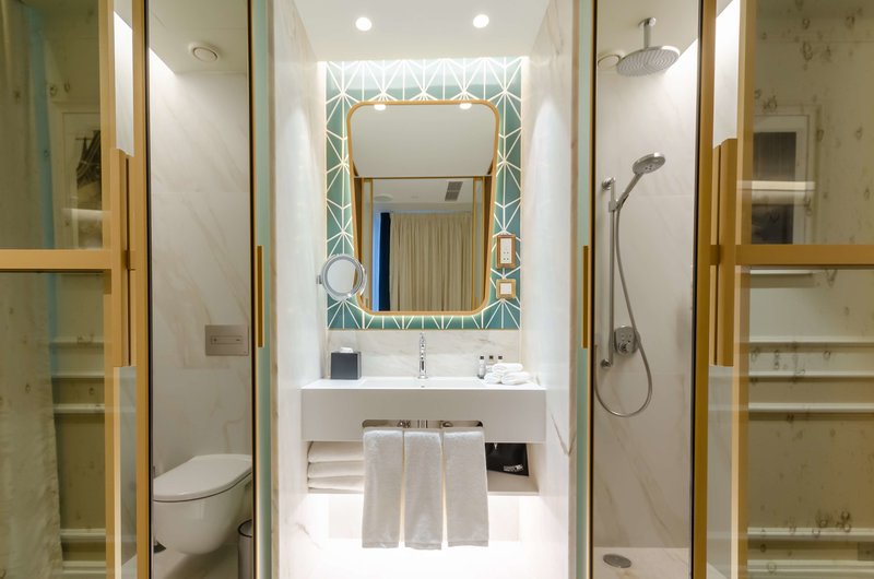 The Emerald House Lisbon, Curio Collection by Hilton 10