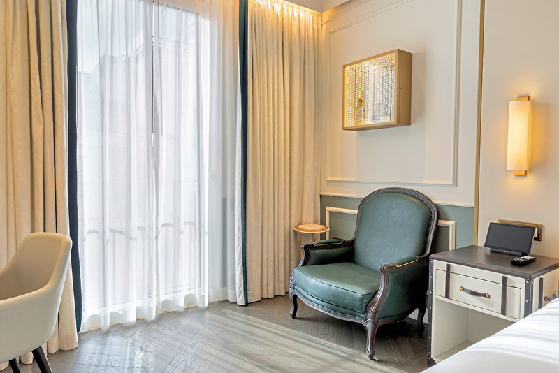 The Emerald House Lisbon, Curio Collection by Hilton 8