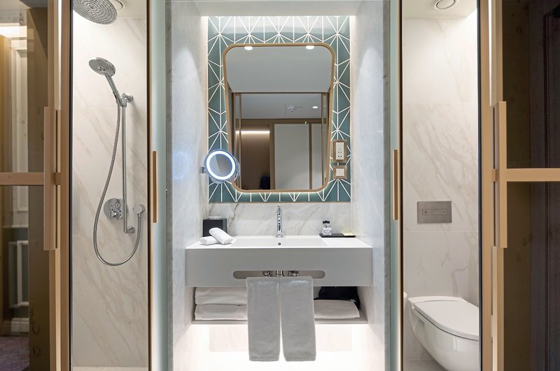 The Emerald House Lisbon, Curio Collection by Hilton 9