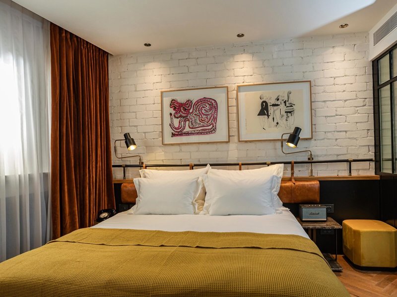 Backstage Hotel 13