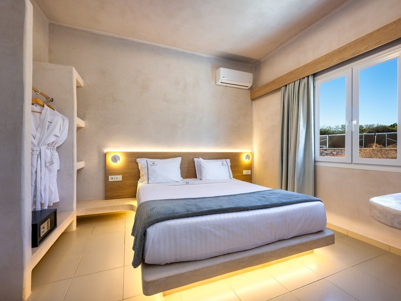 Aelia Luxury Suites 28