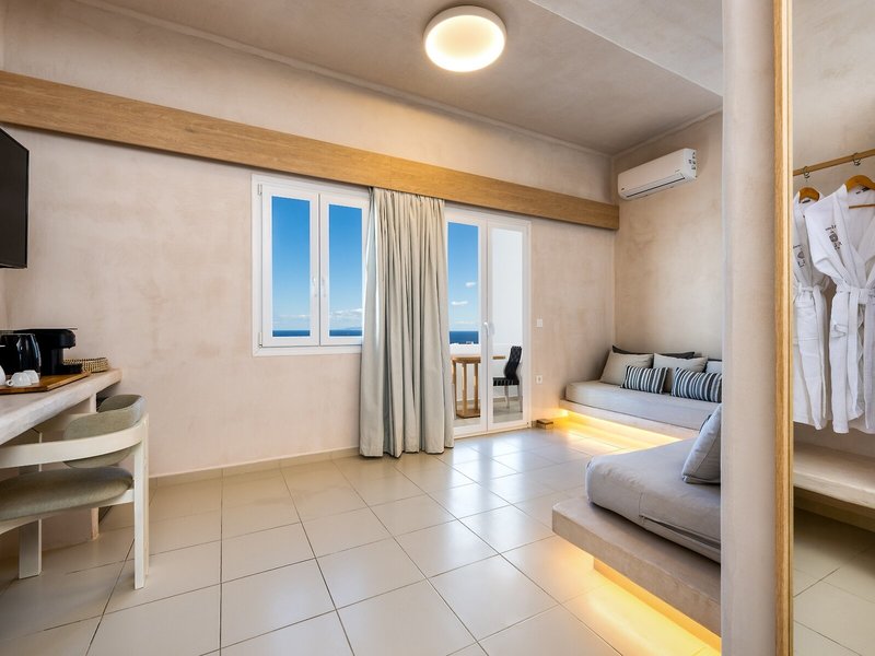Aelia Luxury Suites 31