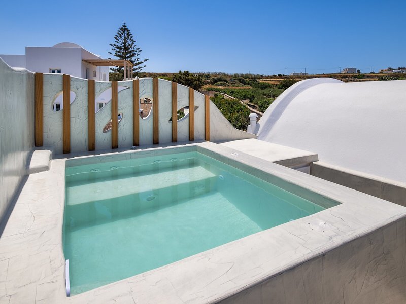Aelia Luxury Suites 11