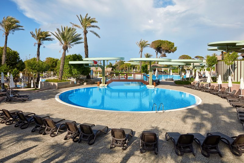 Gloria Verde Resort 9