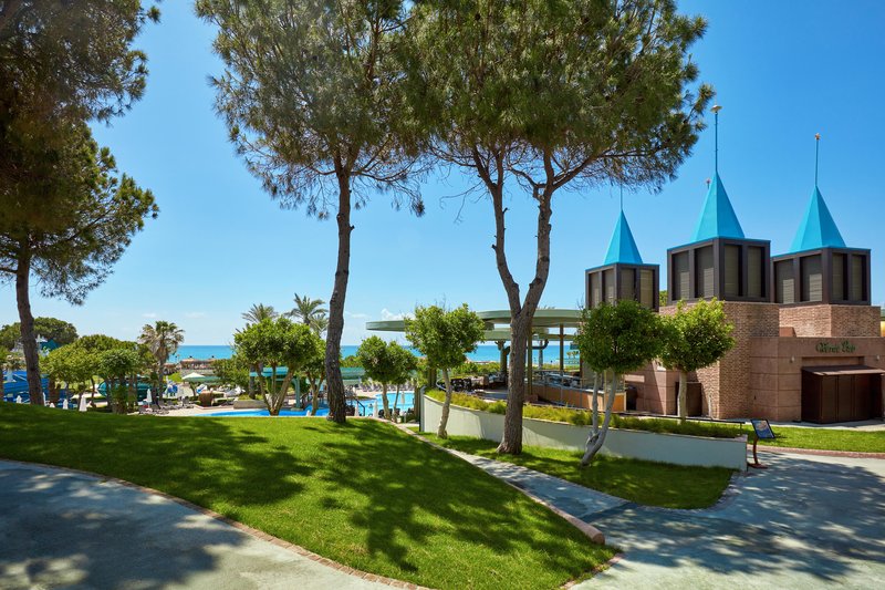 Gloria Verde Resort 66