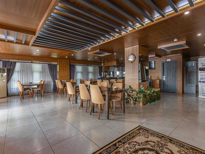 Seven City Hotel 16