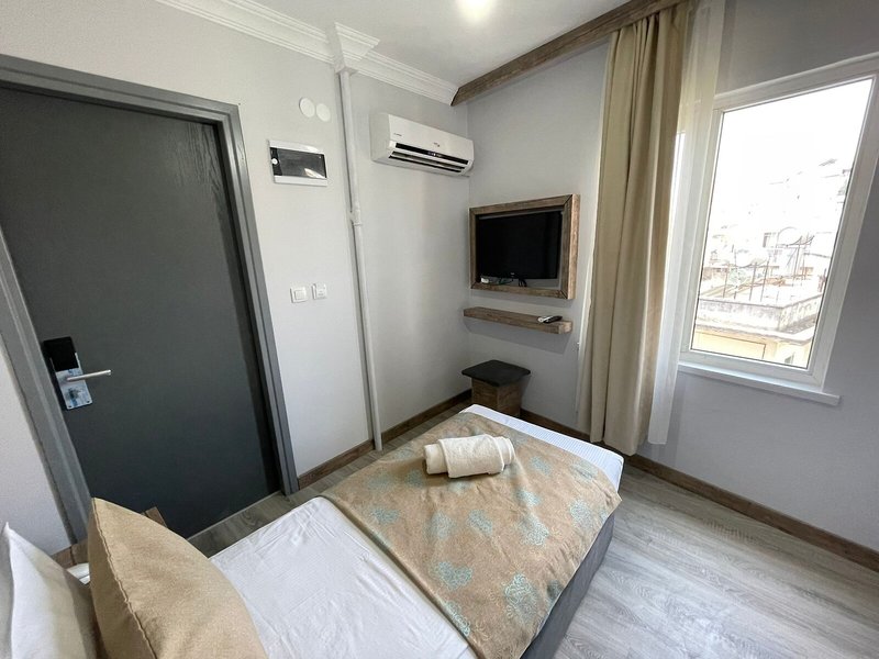 Seven City Hotel 44