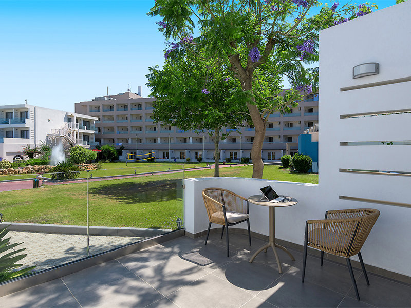 Avra Beach Resort Hotel & Bungalows 10