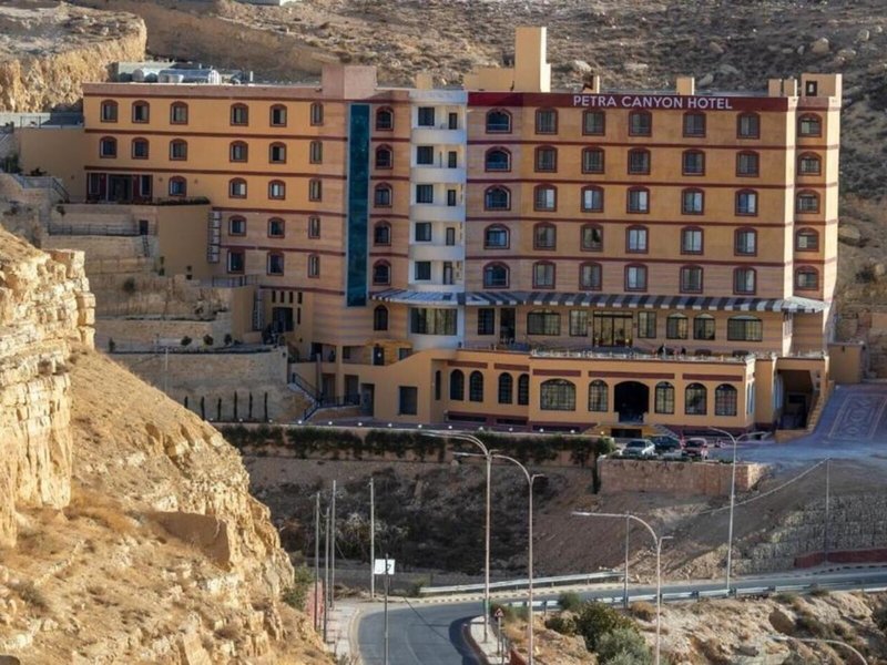 Petra Canyon Hotel 1