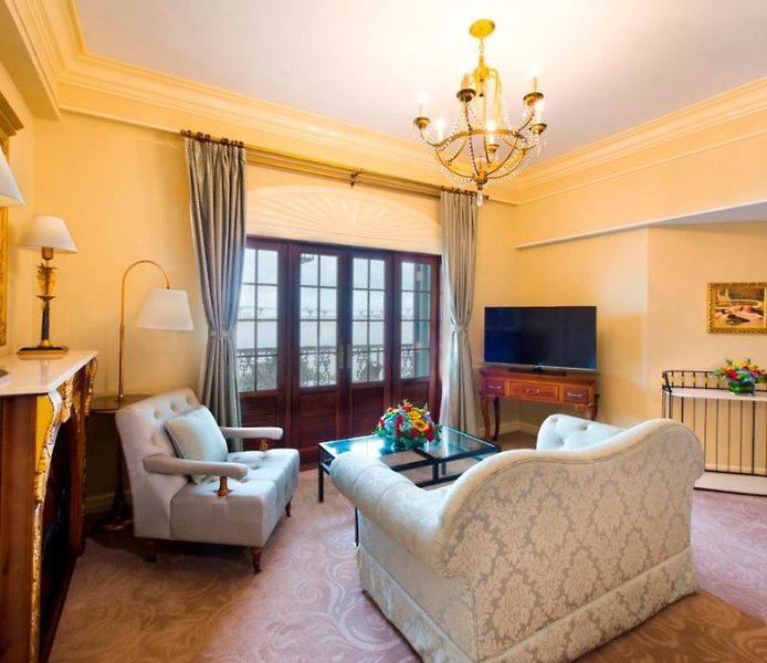 Rocks Hotel 5