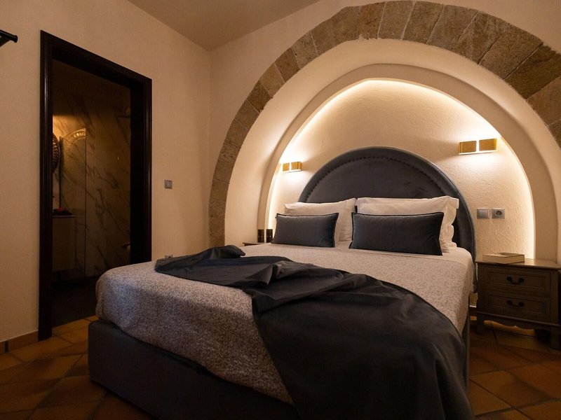 April Medieval Hotel 10
