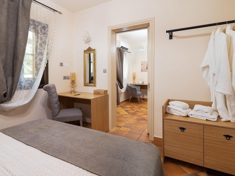 April Medieval Hotel 14
