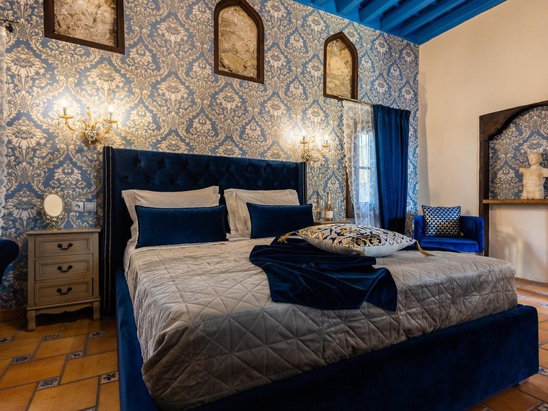 April Medieval Hotel 21