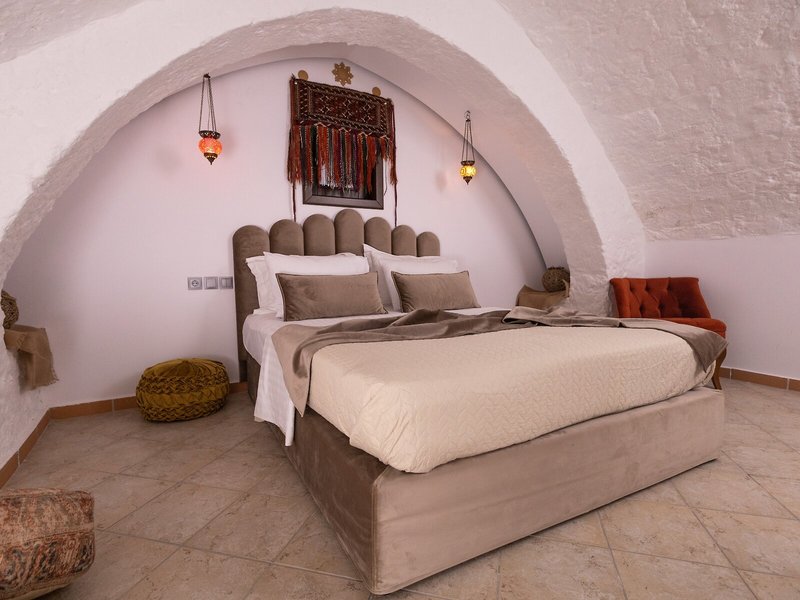 April Medieval Hotel 30