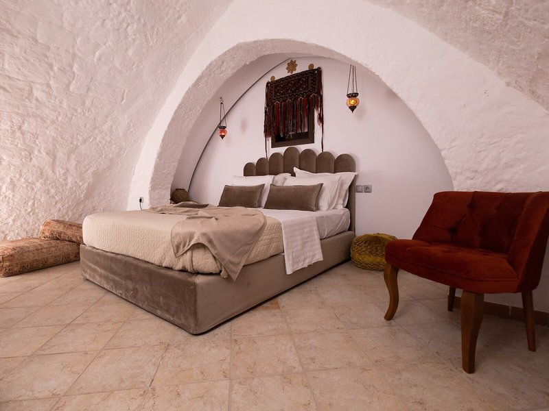 April Medieval Hotel 33