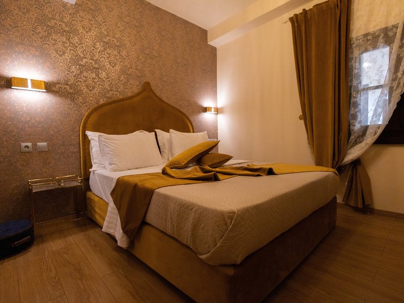 April Medieval Hotel 37