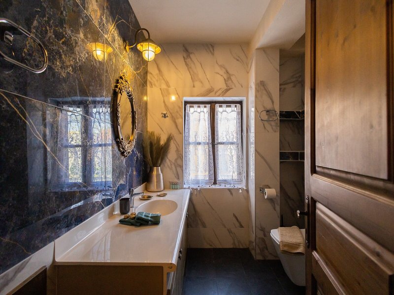 April Medieval Hotel 38