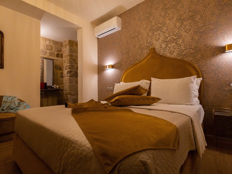 April Medieval Hotel 42